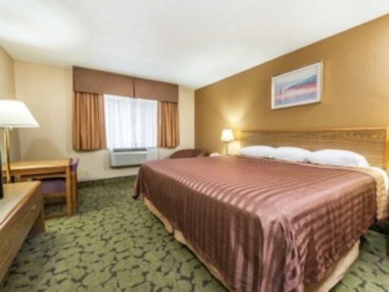 Travelodge By Wyndham Bloomington Exterior photo