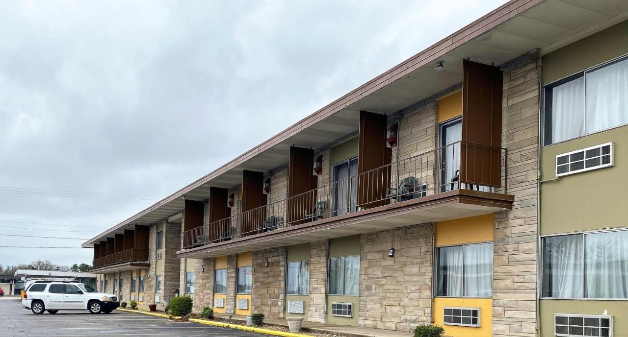 Travelodge By Wyndham Bloomington Exterior photo